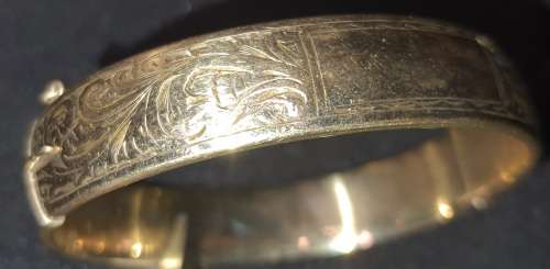 A vintage 9ct gold core bangle 21.8 grs ornately engraved, i