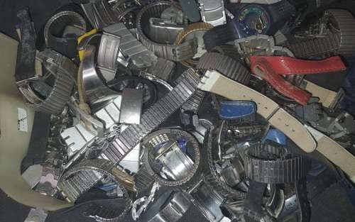 A massive bulk job lot swatch watches i