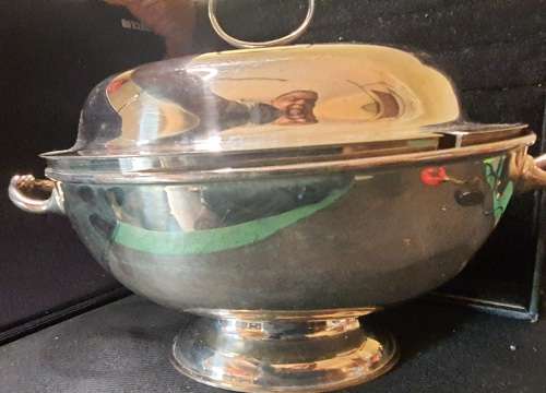 A VINTAGE EPNS SILVER PLATED SOUP TURINE IN GOOD CONDITION SOLD AS IS