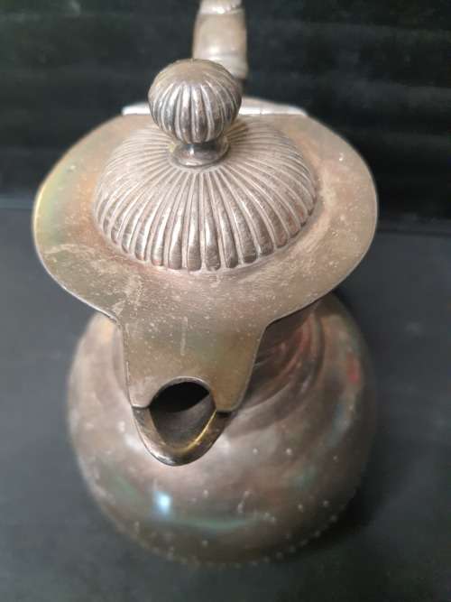 AN ANTIQUE SILVER-PLATED TEA JUG IN GOOD CONDITION ORIGINAL SOLD AS IS