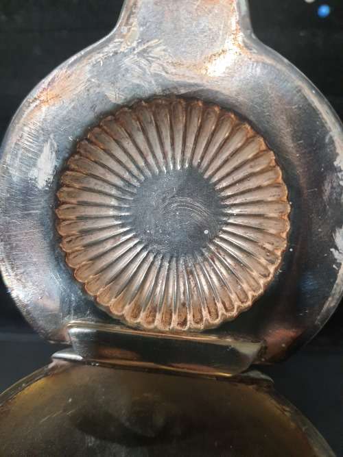 AN ANTIQUE SILVER-PLATED TEA JUG IN GOOD CONDITION ORIGINAL SOLD AS IS