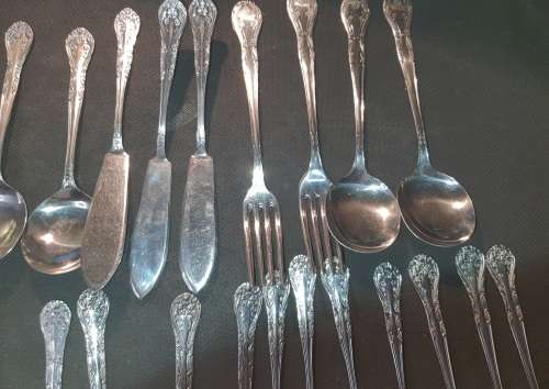 A VINTAGE FINEST QUALITY UNITY VULCAN STAINLESS STEEL 59 PIECE CUTLERY SET SOLD AS IS