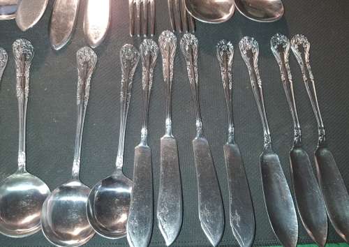 A VINTAGE FINEST QUALITY UNITY VULCAN STAINLESS STEEL 59 PIECE CUTLERY SET SOLD AS IS