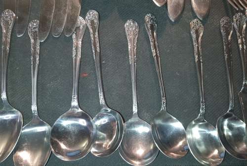 A VINTAGE FINEST QUALITY UNITY VULCAN STAINLESS STEEL 59 PIECE CUTLERY SET SOLD AS IS