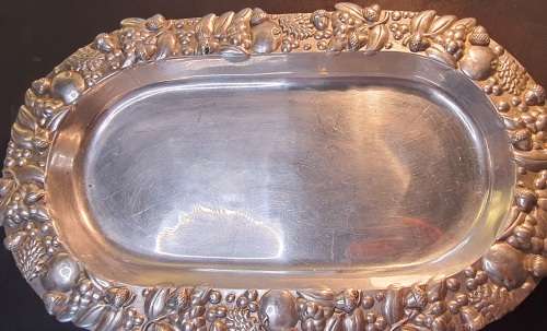 A VINTAGE ALLUMINIUM ALLOY OVAL HEAVY DUTY SERVING PLATTER