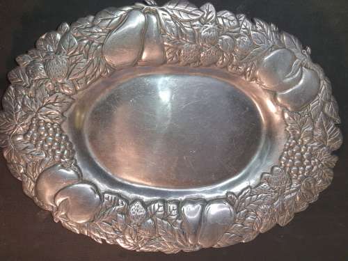 A VINTAGE ORNATE CAST ALLUMINIUM ALLOY SERVING PLATTER MADE IN MEXICO SOLD AS IS