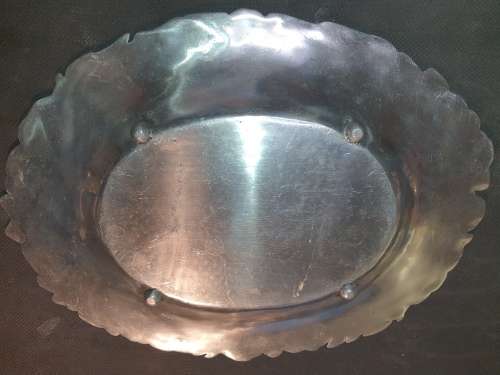 A VINTAGE ORNATE CAST ALLUMINIUM ALLOY SERVING PLATTER MADE IN MEXICO SOLD AS IS