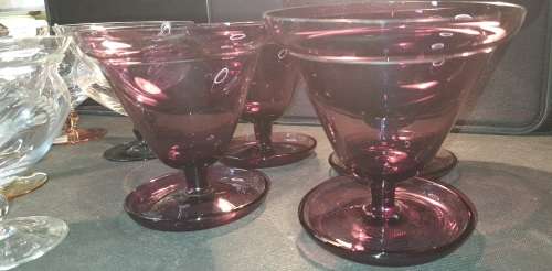 A BEAUTIFUL JOBLOT 0F 9 CRYSTAL GLASS COCKTAIL GOBLETS WITH GLASS INNER BOWLS SOLD AS IS