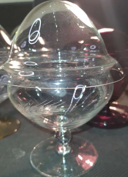A BEAUTIFUL JOBLOT 0F 9 CRYSTAL GLASS COCKTAIL GOBLETS WITH GLASS INNER BOWLS SOLD AS IS