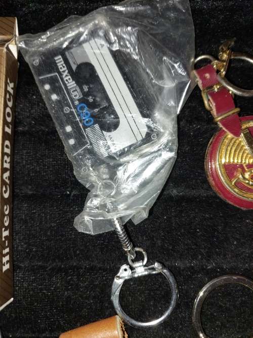 A VINTAGE JOBLOT KEY RINGS SOLD AS IS