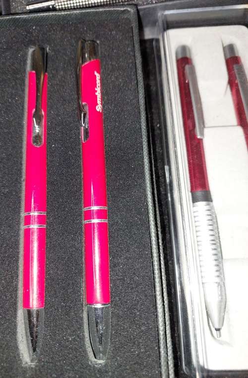A VINTAGE JOBLOT ROLLER BALL AND PENCIL SETS SOLD AS IS