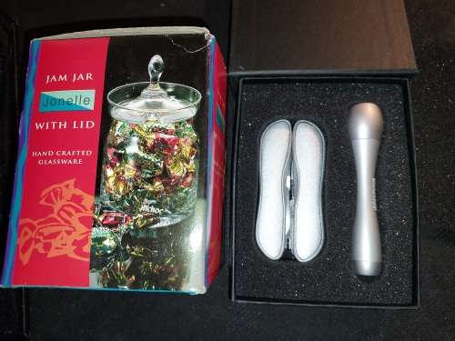 A men`s gift set and a jam jar in good condition sold as is