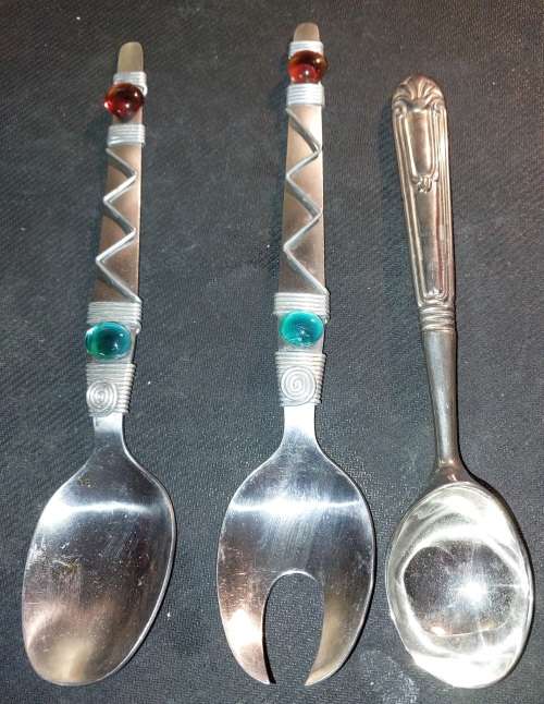 A vintage joblot stainless steel kitchenalia cutlery sold as is