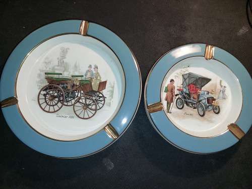 A collection of vintage ashtrays in great condition hand made in Italy sold as is