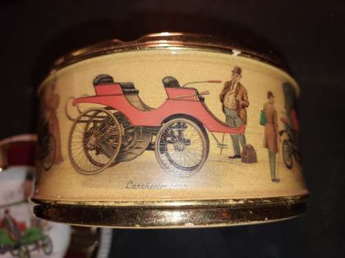 A collection of vintage ashtrays in great condition hand made in Italy sold as is