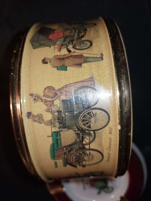 A collection of vintage ashtrays in great condition hand made in Italy sold as is