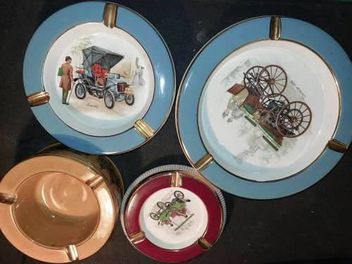 A collection of vintage ashtrays in great condition hand made in Italy sold as is