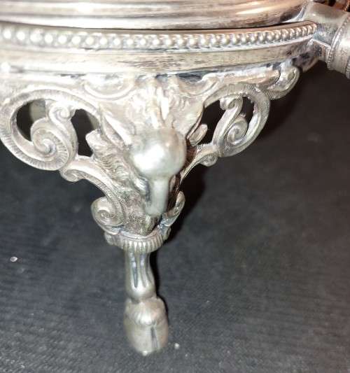AN ORNATE VINTAGE VICTORIAN SILVER-PLATED BUTTER BOWL,