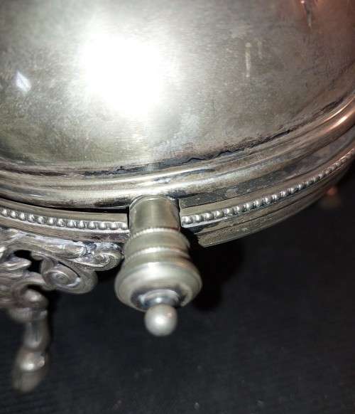AN ORNATE VINTAGE VICTORIAN SILVER-PLATED BUTTER BOWL,