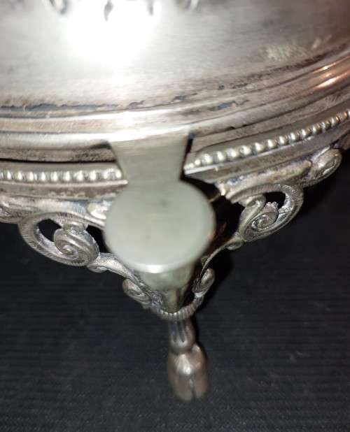 AN ORNATE VINTAGE VICTORIAN SILVER-PLATED BUTTER BOWL,