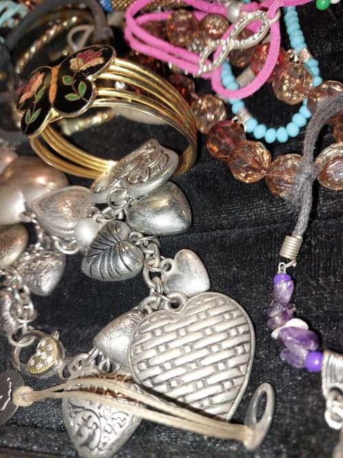 A BULK VINTAGE COLLECTION OF RARE QUALITY BANGLES AND BRACELETS SOLD AS IS