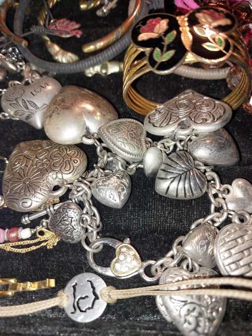 A BULK VINTAGE COLLECTION OF RARE QUALITY BANGLES AND BRACELETS SOLD AS IS