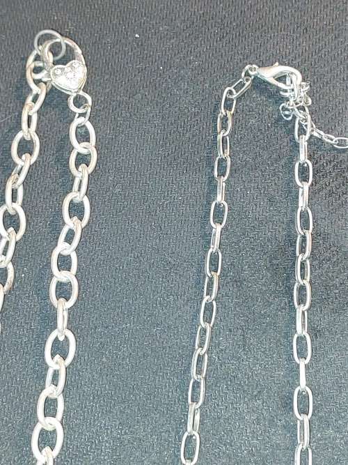 A DISCERNING LADIES VINTAGE COLLECTION OF QUALITY NECKLACES SOLD AS IS