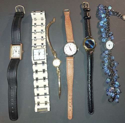 A VINTAGE JOBLOT WOMANS WATCHES SOLD AS IS NOT TESTED