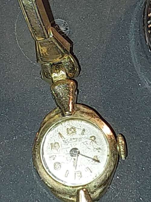 A VINTAGE JOBLOT WOMANS WATCHES SOLD AS IS NOT TESTED