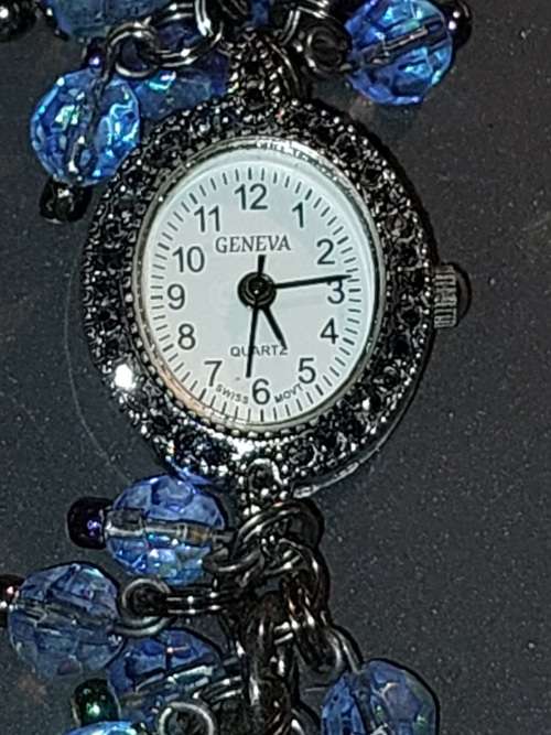 A VINTAGE JOBLOT WOMANS WATCHES SOLD AS IS NOT TESTED