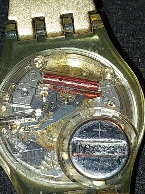 A VINTAGE WOMANS GOLD TONE SWATCH WATCH WORKING NOT TESTED SOLD AS IS