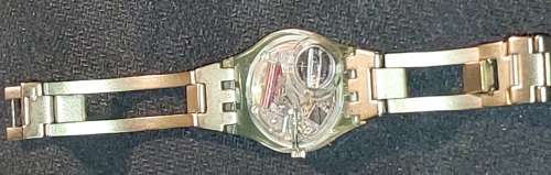 A VINTAGE WOMANS GOLD TONE SWATCH WATCH WORKING NOT TESTED SOLD AS IS