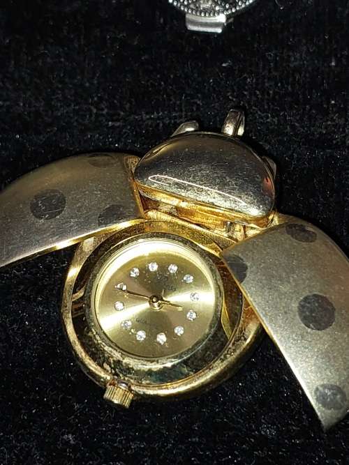 A COLLECTION WOMANS QUARTZ WATCHES SOLD AS IS NOT TESTED