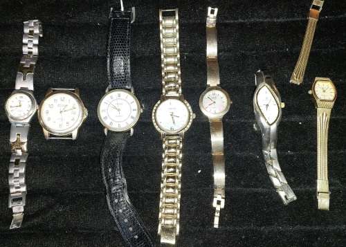 A VINTAGE COLLECTION WOMANS DRESS WATCHES SOLD S IS NOT TESTED
