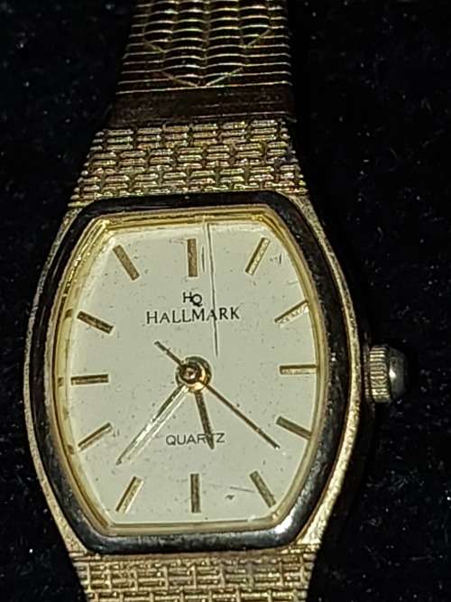 A VINTAGE COLLECTION WOMANS DRESS WATCHES SOLD S IS NOT TESTED