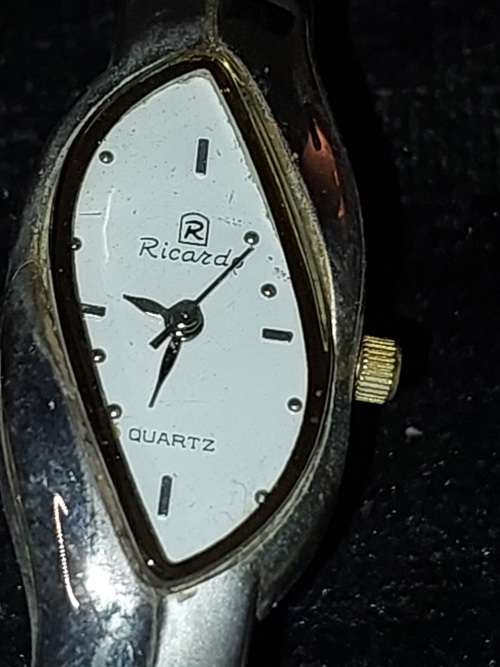 A VINTAGE COLLECTION WOMANS DRESS WATCHES SOLD S IS NOT TESTED