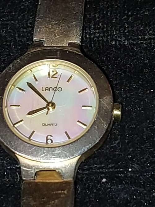 A VINTAGE COLLECTION WOMANS DRESS WATCHES SOLD S IS NOT TESTED