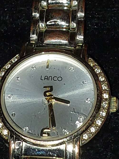 A VINTAGE COLLECTION WOMANS DRESS WATCHES SOLD S IS NOT TESTED
