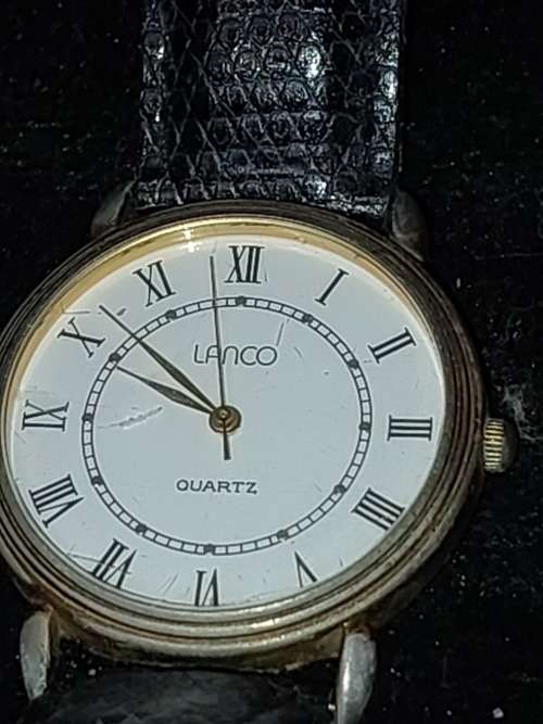 A VINTAGE COLLECTION WOMANS DRESS WATCHES SOLD S IS NOT TESTED