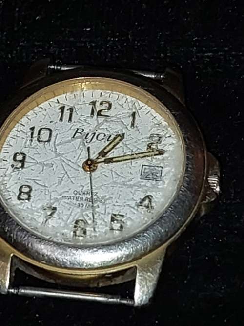 A VINTAGE COLLECTION WOMANS DRESS WATCHES SOLD S IS NOT TESTED