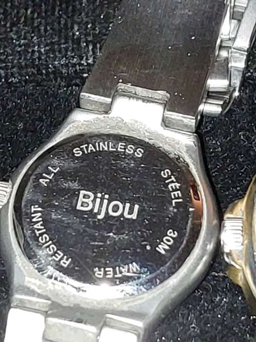 A VINTAGE COLLECTION WOMANS DRESS WATCHES SOLD S IS NOT TESTED