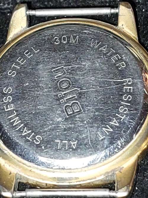 A VINTAGE COLLECTION WOMANS DRESS WATCHES SOLD S IS NOT TESTED