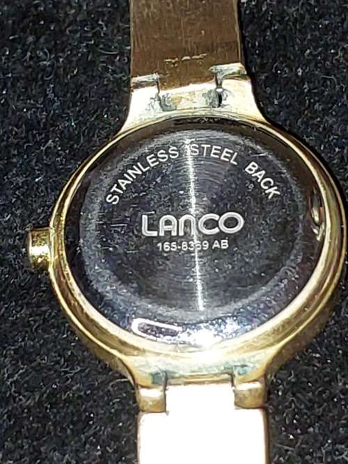 A VINTAGE COLLECTION WOMANS DRESS WATCHES SOLD S IS NOT TESTED