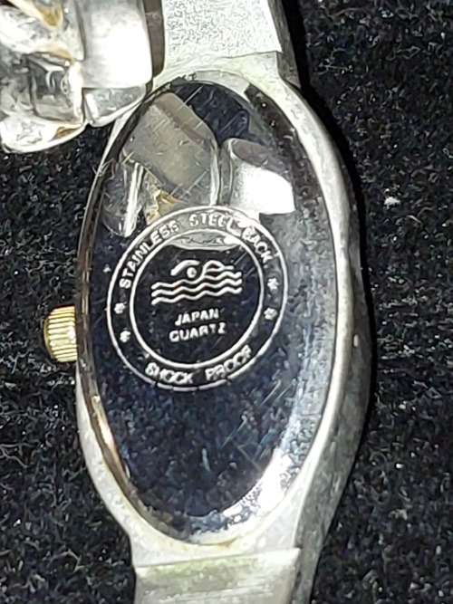 A VINTAGE COLLECTION WOMANS DRESS WATCHES SOLD S IS NOT TESTED