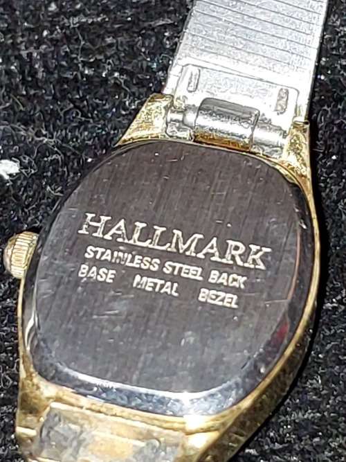 A VINTAGE COLLECTION WOMANS DRESS WATCHES SOLD S IS NOT TESTED
