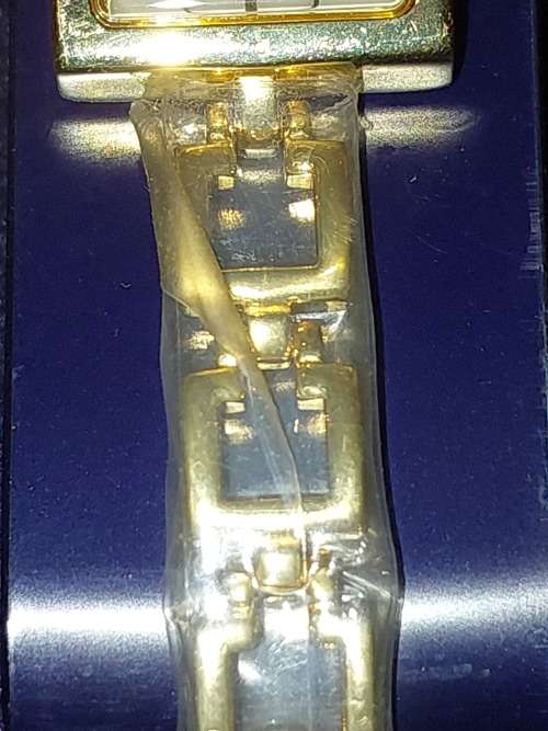A VINTAGE LORUS GOLD PLATED WOMANS WATCH