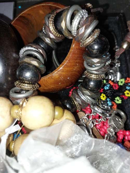 A BULK VINTAGE JOBLOT BRACELETS AND RARE BANGLES  OF QUAITY SOLD AS IS