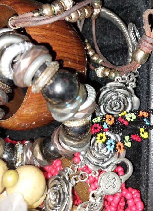 A BULK VINTAGE JOBLOT BRACELETS AND RARE BANGLES  OF QUAITY SOLD AS IS