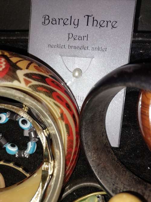 A BULK VINTAGE JOBLOT BRACELETS AND RARE BANGLES  OF QUAITY SOLD AS IS