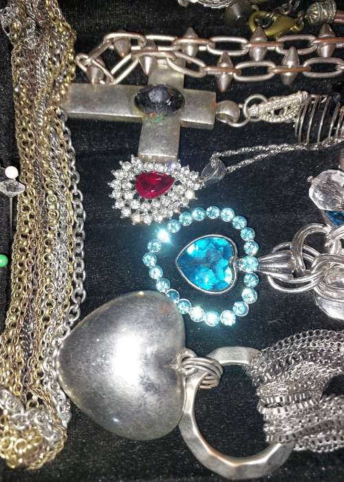 A QUALITY VINTAGE JOBLOT COSTUME SILVER PLATED AND STAINLESS STEEL NECKLACES AND PENDANTS